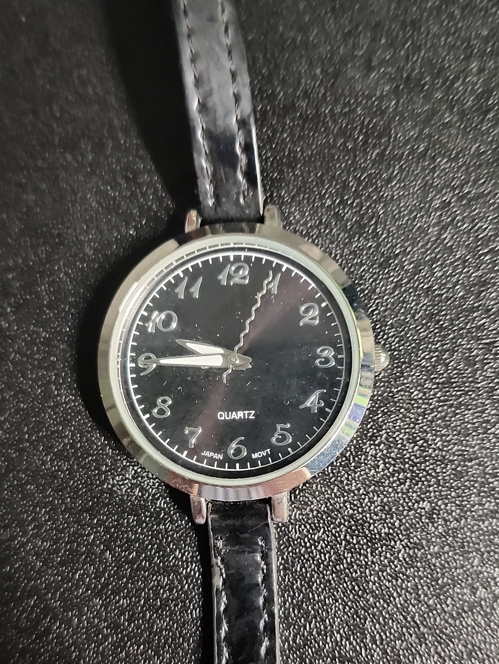 Classic Black Quartz Women's Watch with Leather Strap